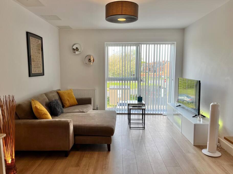 Modern 1 Bedroom Serviced Apartment - Near City Centre 唐克斯特 外观 照片